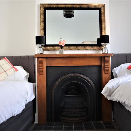 Victoria 4 Bedroom Serviced House Short Lets - Near Northampton Gen Hosp & Town Centre Exteriör bild