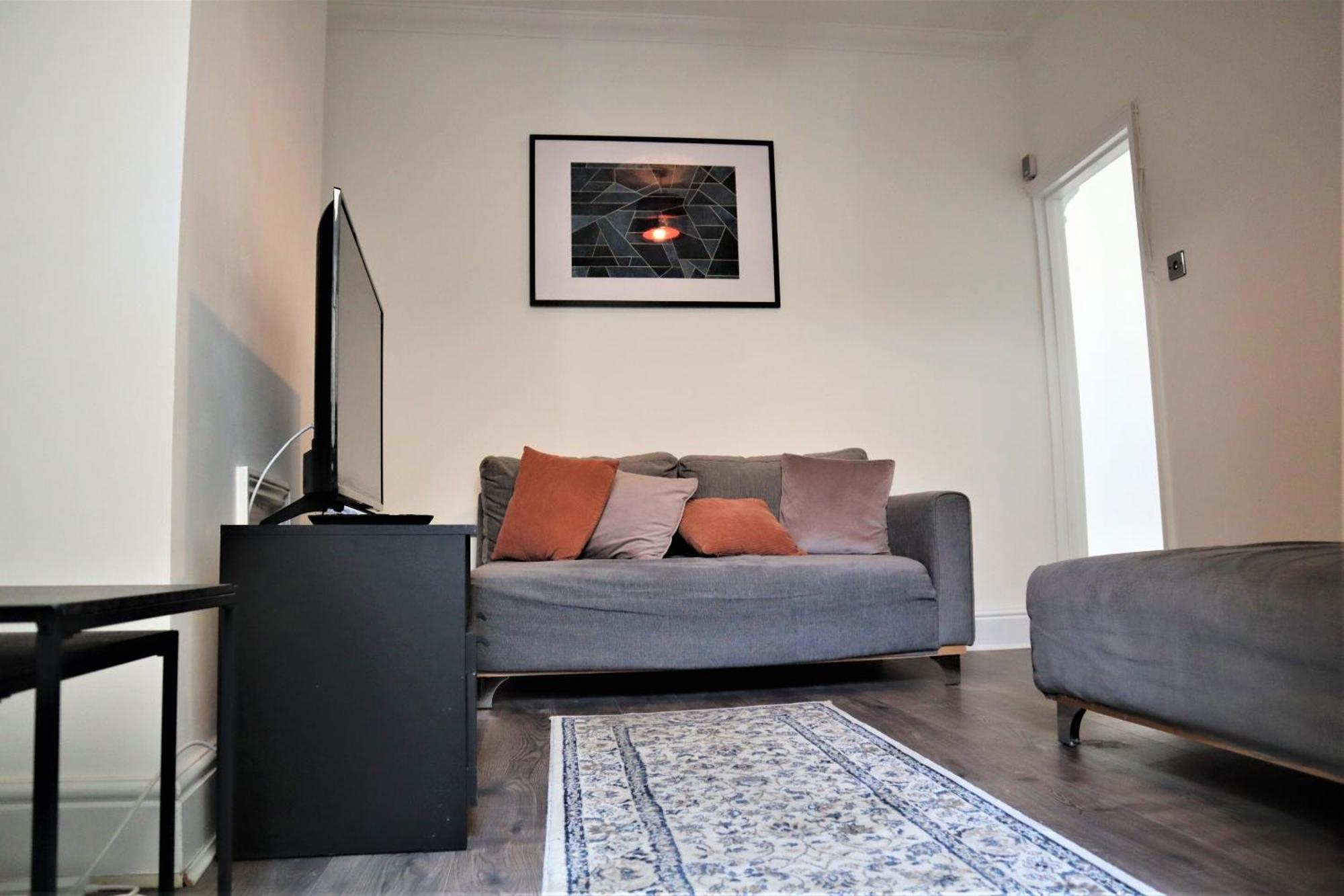 Victoria 4 Bedroom Serviced House Short Lets - Near Northampton Gen Hosp & Town Centre Exteriör bild