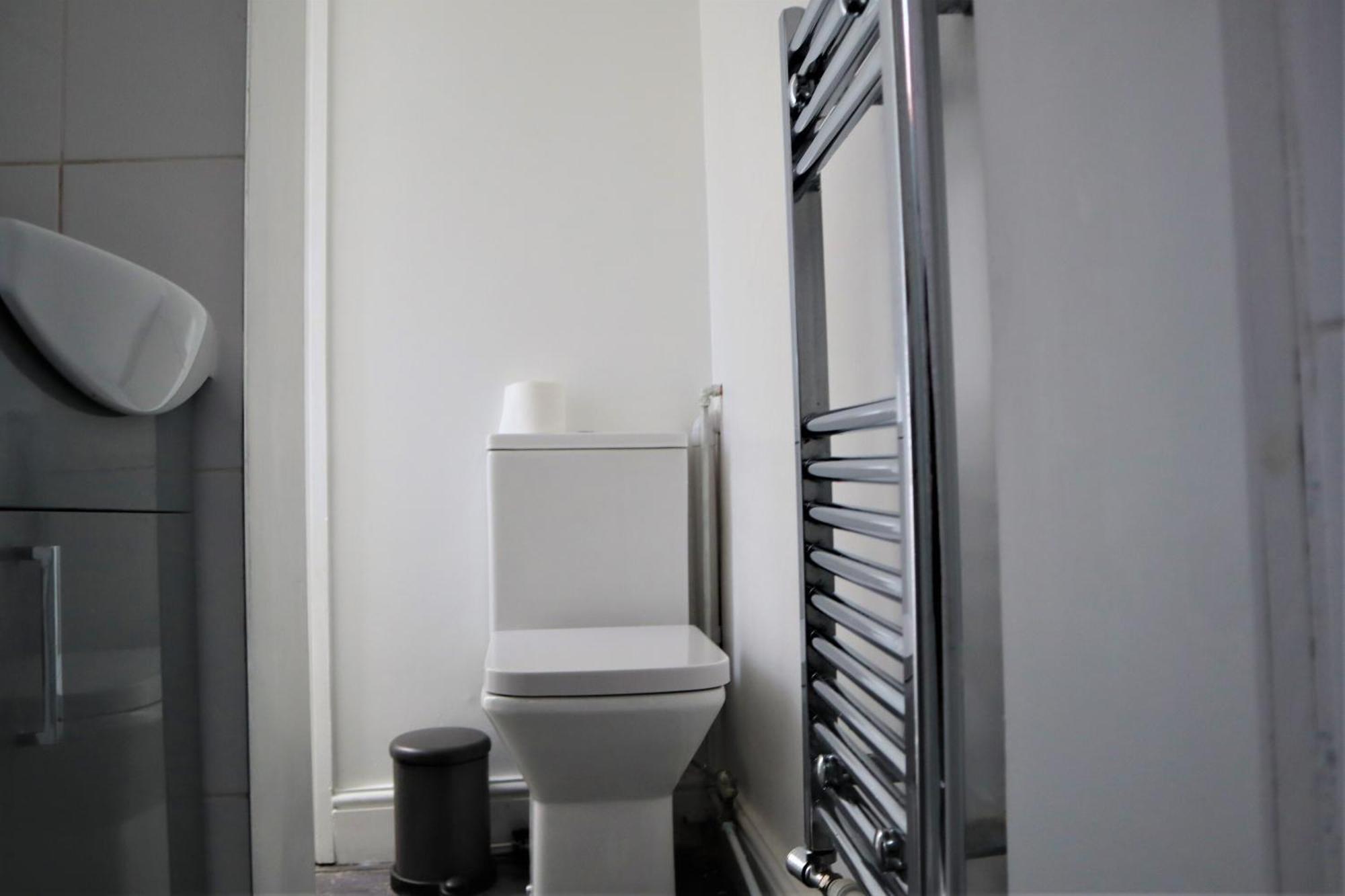 Victoria 4 Bedroom Serviced House Short Lets - Near Northampton Gen Hosp & Town Centre Exteriör bild
